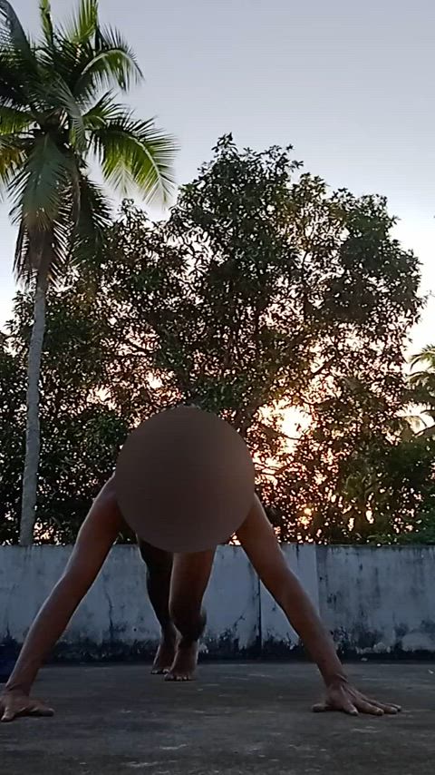 Practicing nude handstands
