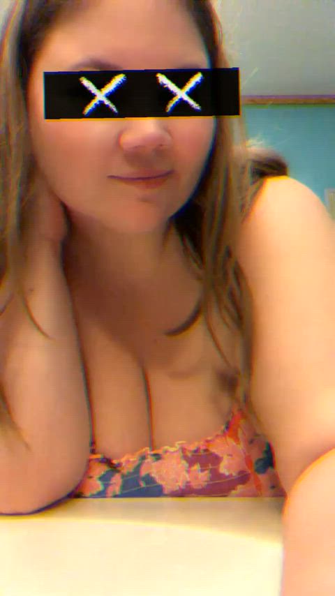 Summer dresses are so much fun, especially when it comes to titty drops