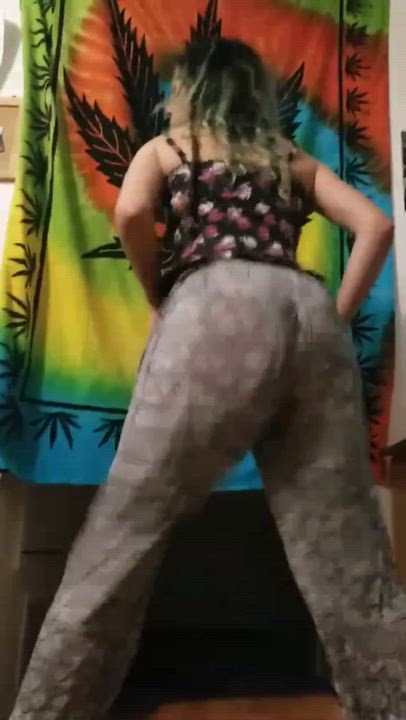 Practicing twerking I’ve gotten kind of rusty but oh well.