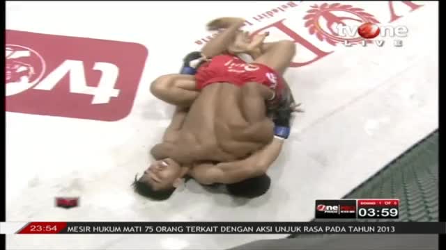 Dani Harif Fadhillah retains his welterweight title with an arm triangle choke over