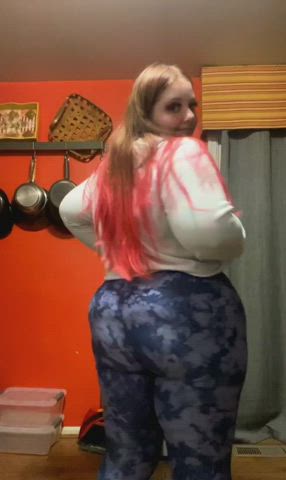 I luv these leggings but damn they did not want to get back up over my ass 😂😂