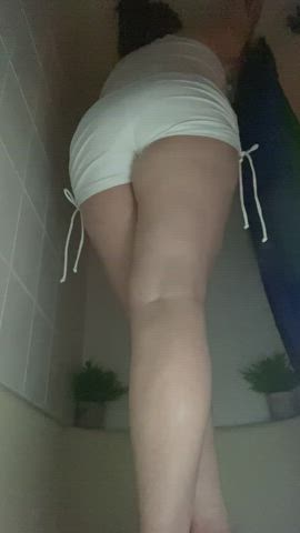 Peeing in my white shorts with my legs closed makes my cunt throb.