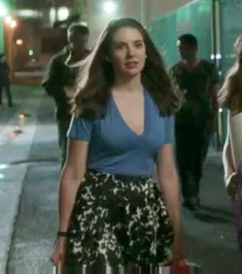 alison brie sexy walking clip