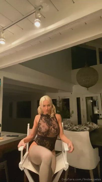 Big Tits Blonde Huge Tits OnlyFans Pawg Pretty See Through Clothing White Girl clip