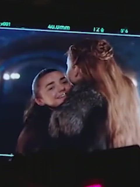 lesbian maisie williams sophie turner clip