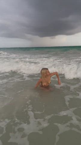 beach exhibitionism exhibitionist flashing nude public clip
