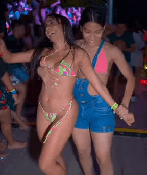 ass bikini dancing clip