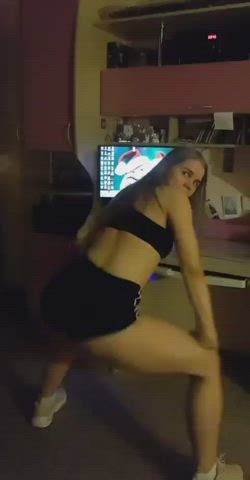 Big Ass Russian Twerking White Girl clip
