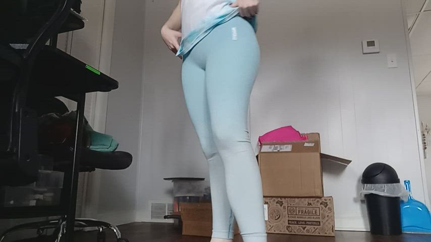 trying out my new leggings by going to the gym and seeing if anyone notices I'm not