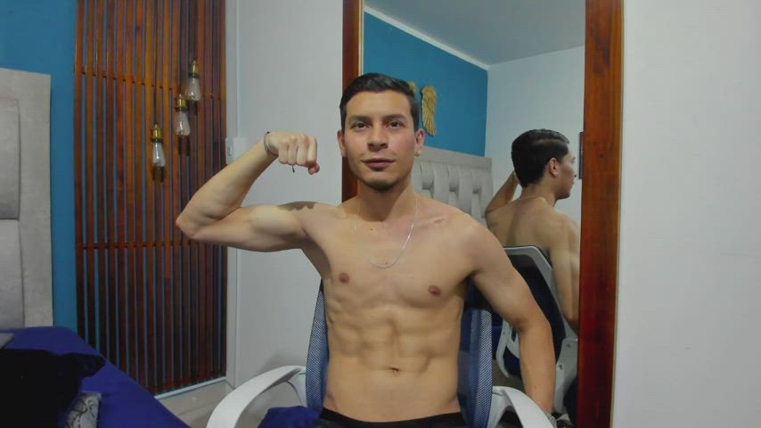 come see my muscles https://chaturbate.com/cruz_vega_/