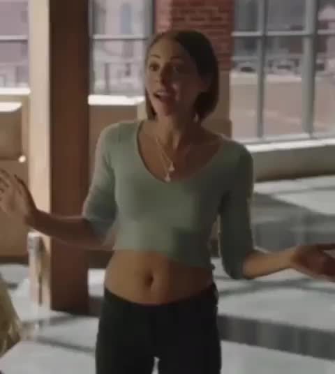 Minx of the day VIDEO BONUS @willaholland showing some amazing midriff