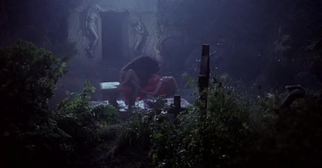 Sadie Frost topless in Bram Stoker's Dracula (1080p, brightened)