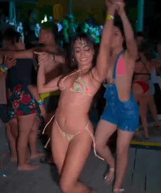 ass bikini dancing clip