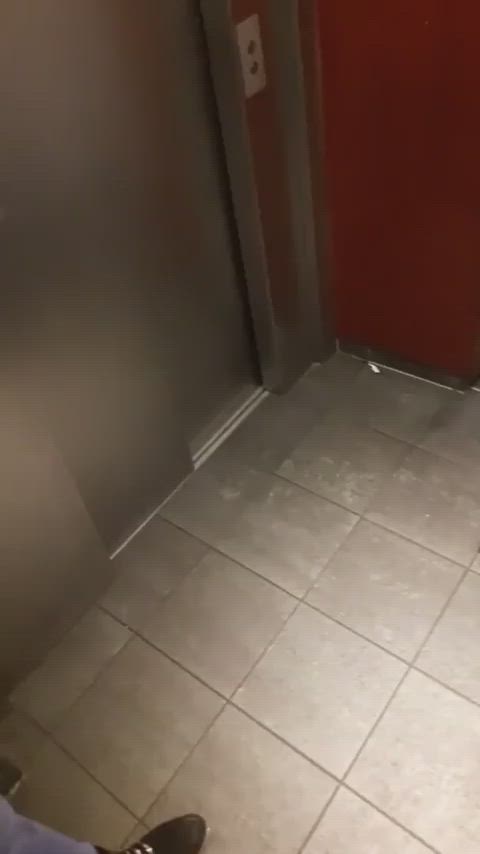 Blowjob by 3 girls to one dude inside the elevator