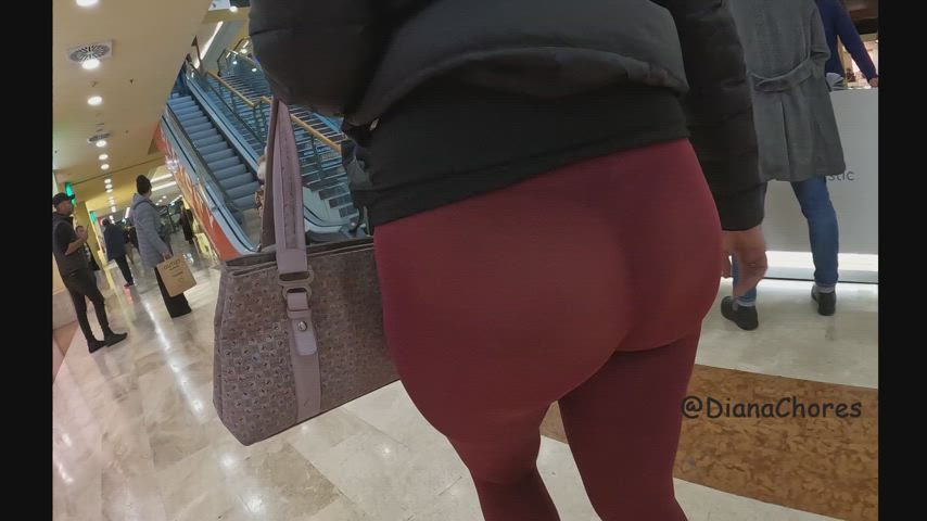 red leggings at the mall