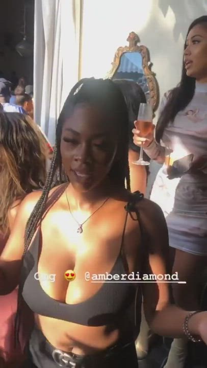 Big Tits Bikini Cleavage Dancing Ebony Party Teasing clip