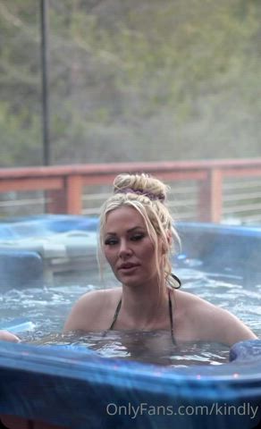 Blonde Pool Tits clip