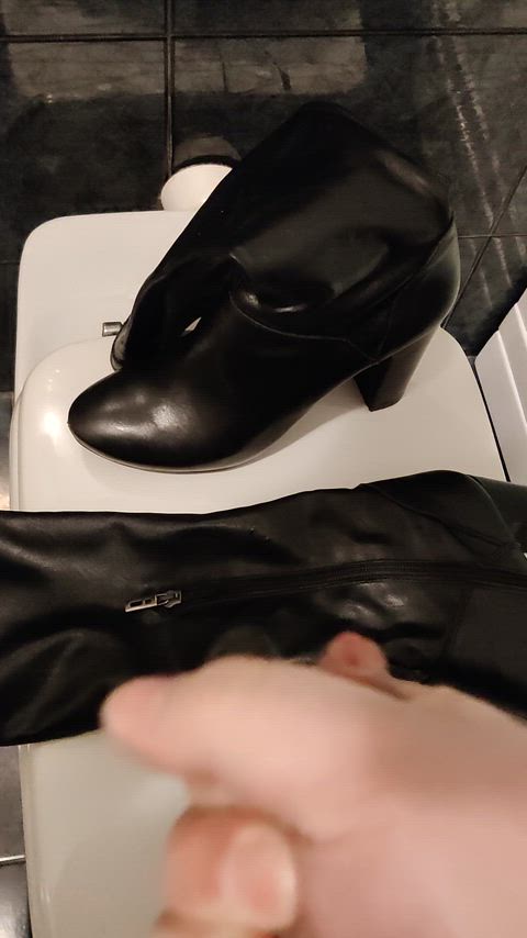 boots cum cum on feet cumshot feet feet fetish jerk off leather mom shoes clip