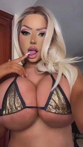 big tits bikini blonde huge tits lips tease clip