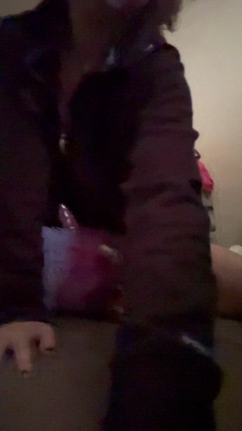 20 years old amateur clit rubbing clothed legs masturbating moaning clip