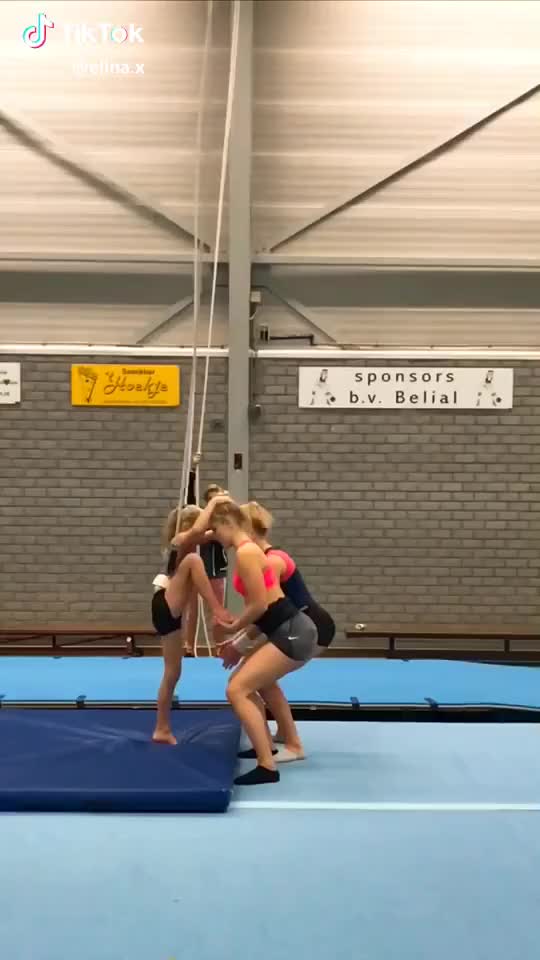 Tag someone who ❤️ gymnastics! ✨ #foryoupage #acrobatics #gymnastics #netherlands