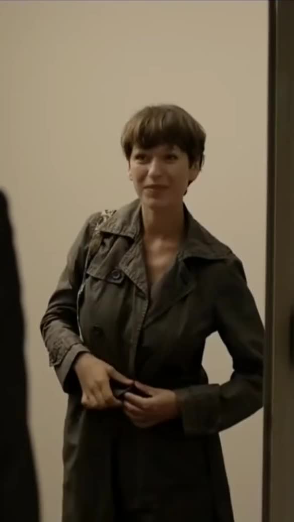 Nicola Ruf flashes her plot in Das rote Zimmer (2010)