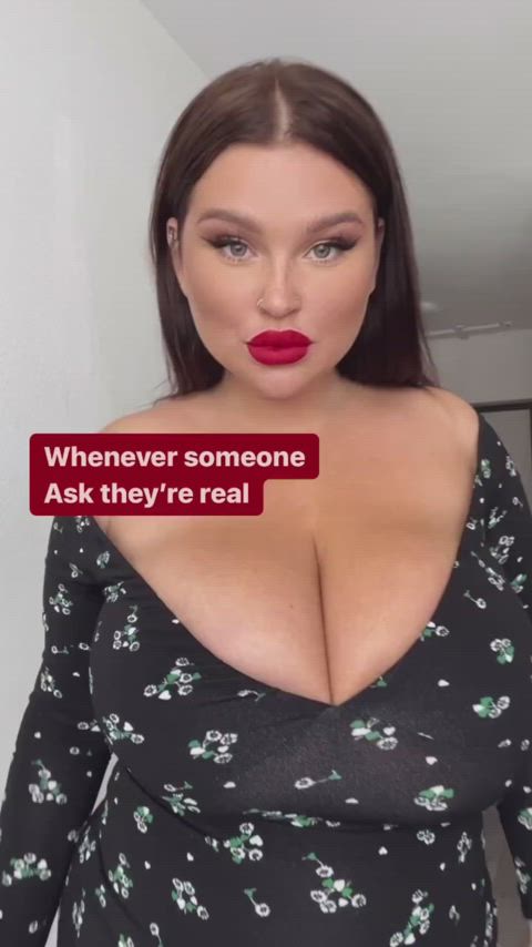 busty cleavage huge tits curvy-chicks clip