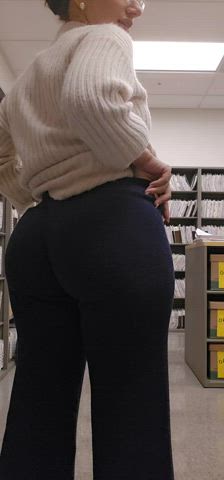 A thicc ass ready to be played with on company time