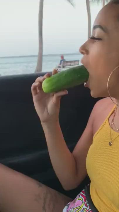 Cucumber clip