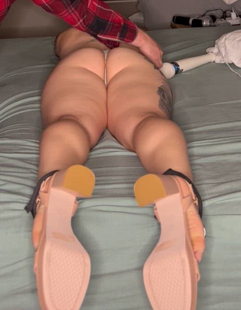 Post orgasm tickling with the Pinwheel . Do we like the 👠 