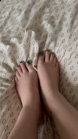 Some 19 year old feet for your viewing pleasure ;) oc