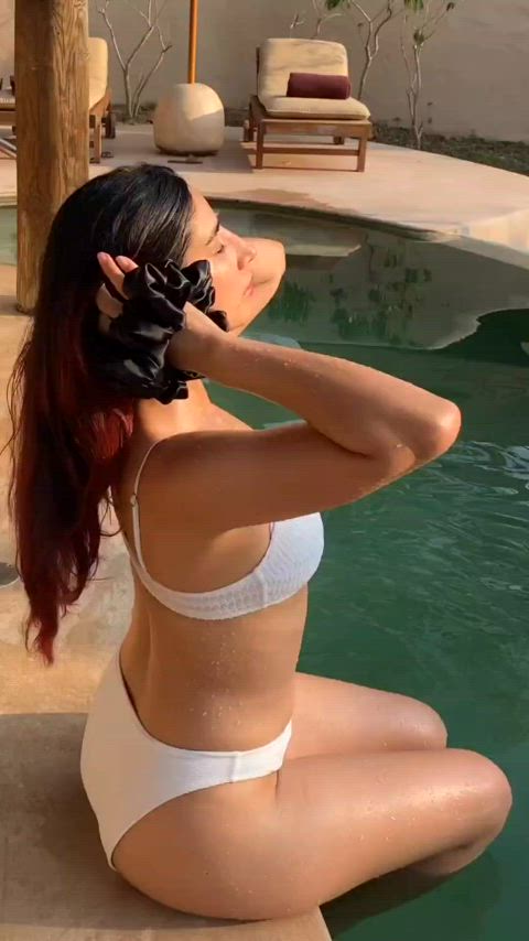 actress big tits bikini bollywood celebrity desi indian swimming pool thighs clip