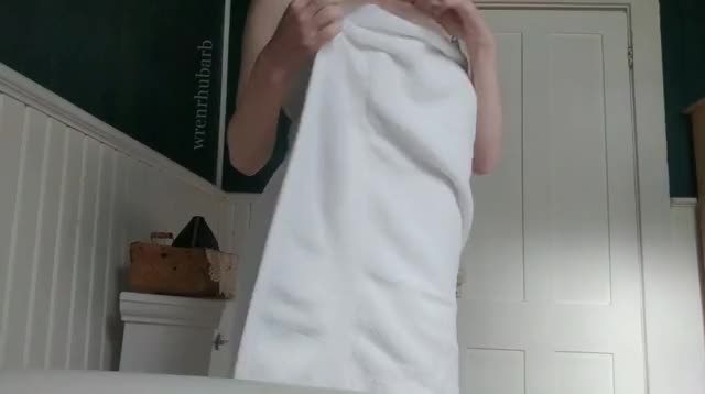 Wanna see what I'm hiding under this towel? Spoilers: it's boobs [oc]