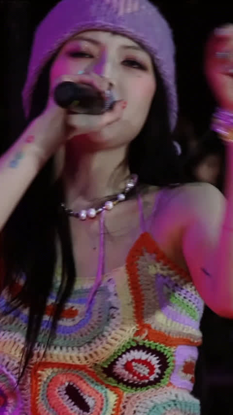 Hyuna's Sweaty Armpit Lines