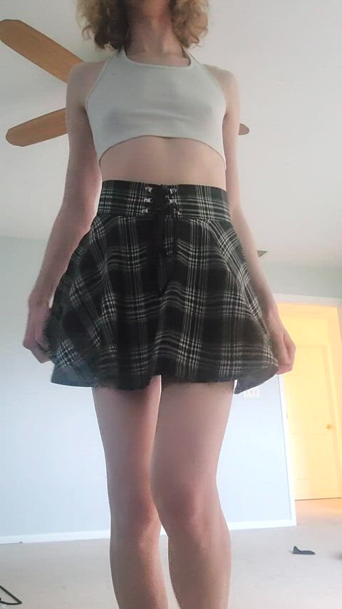Skirts are meant for 2 things: spinning and going commando 😜