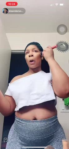 accidental big tits braless ebony nipples nipslip tiktok underboob clip