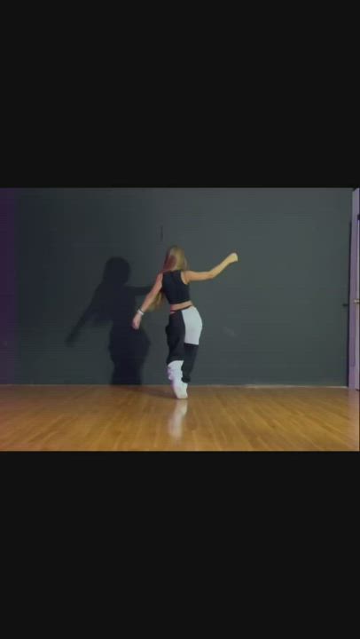 Ass Dancing Natural Teen Thong clip