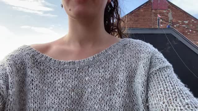 Flashing my titties at the restaurant to get the waiter’s attention? [gif]