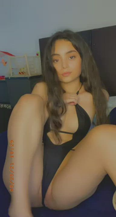 hola 😍 are my nipples suckable?? 🥰 when you sub to my page you can videocall