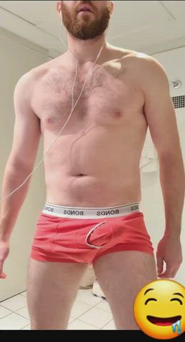 Twitching and throbbing to a hands free orgasm for this bulge ???