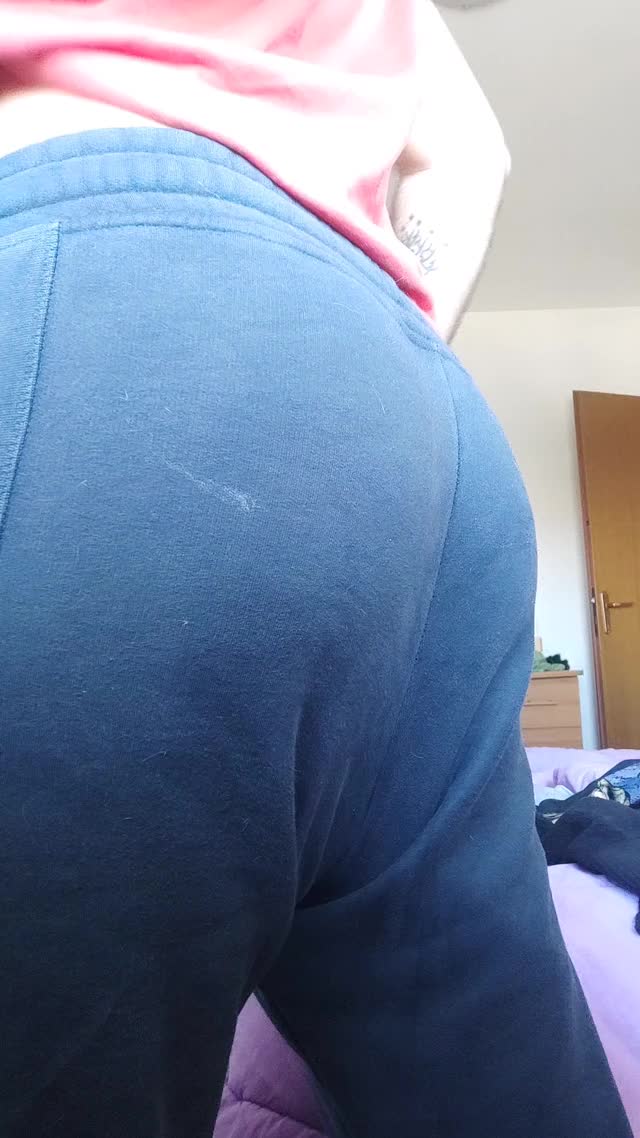 Teasing and bouncing my plug filled butt