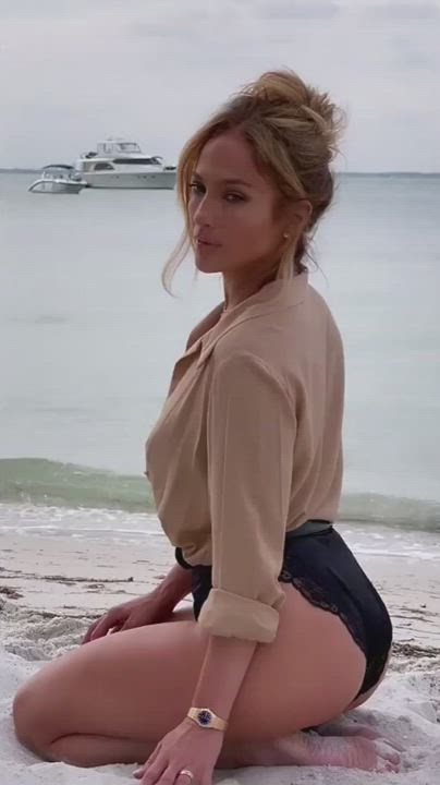 Babe Beach Celebrity Jennifer Lopez Legs MILF Model Pretty clip