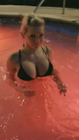 Bikini Blonde Chubby Fake Boobs Fake Tits Flashing Hotwife Pool Public Voyeur clip