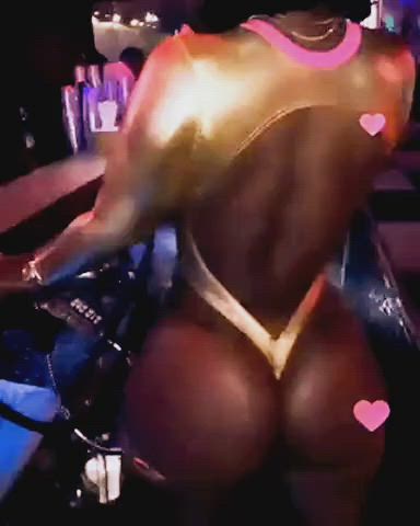 big ass clothed ebony jiggling nightclub public smoking twerking clip