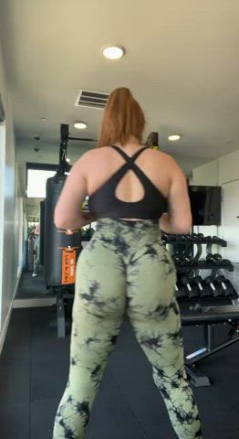 big ass bouncing gym redhead thick yoga pants clip