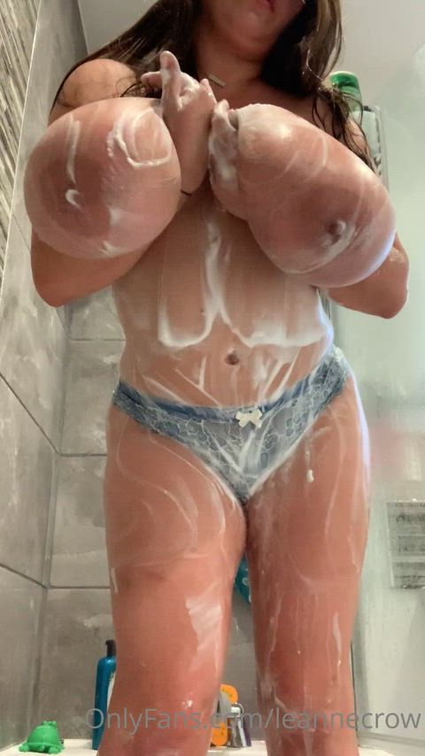 Leanne Crow soaping ==> visit also https://linktr.ee/pornpica