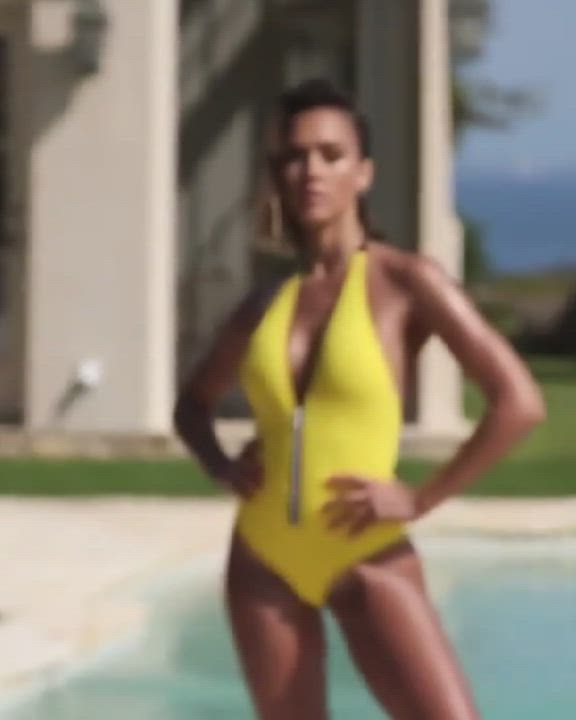 Babe Babes Celebrity Jessica Alba Latina Model Pretty Swimsuit Tanned clip