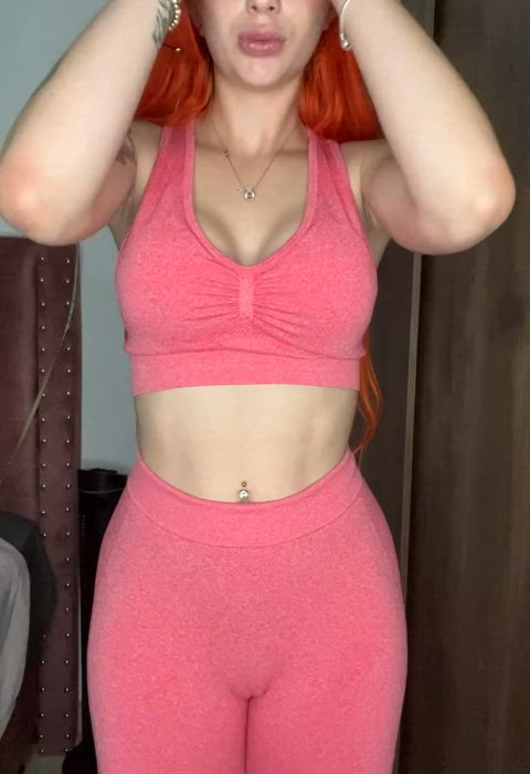 amateur onlyfans redhead girls-in-yoga-pants clip