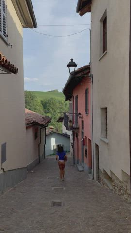 brunette flashing public clip
