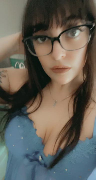 I’m a Domme who loves exploring kinks [sext][fet]. I’m a fun girlfriend (; [GFE]